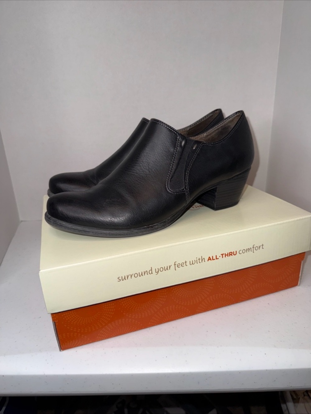 Natural Soul Black Leather Slip-On Heel booties women’s 9 medium